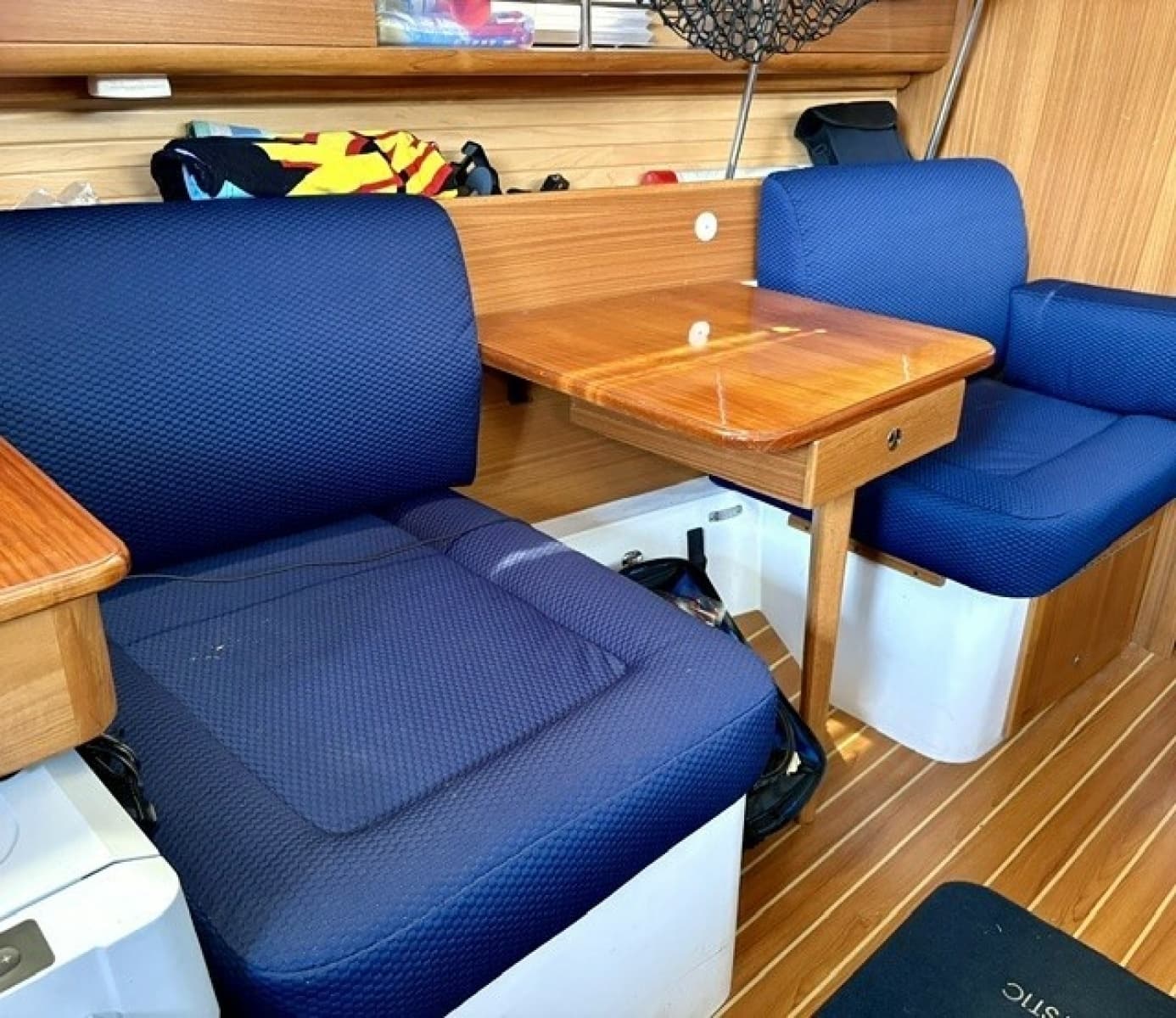 2022 Catalina 355 - Photo 23