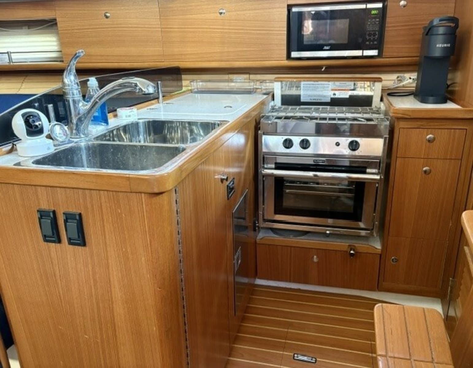 2022 Catalina 355 - Photo 17