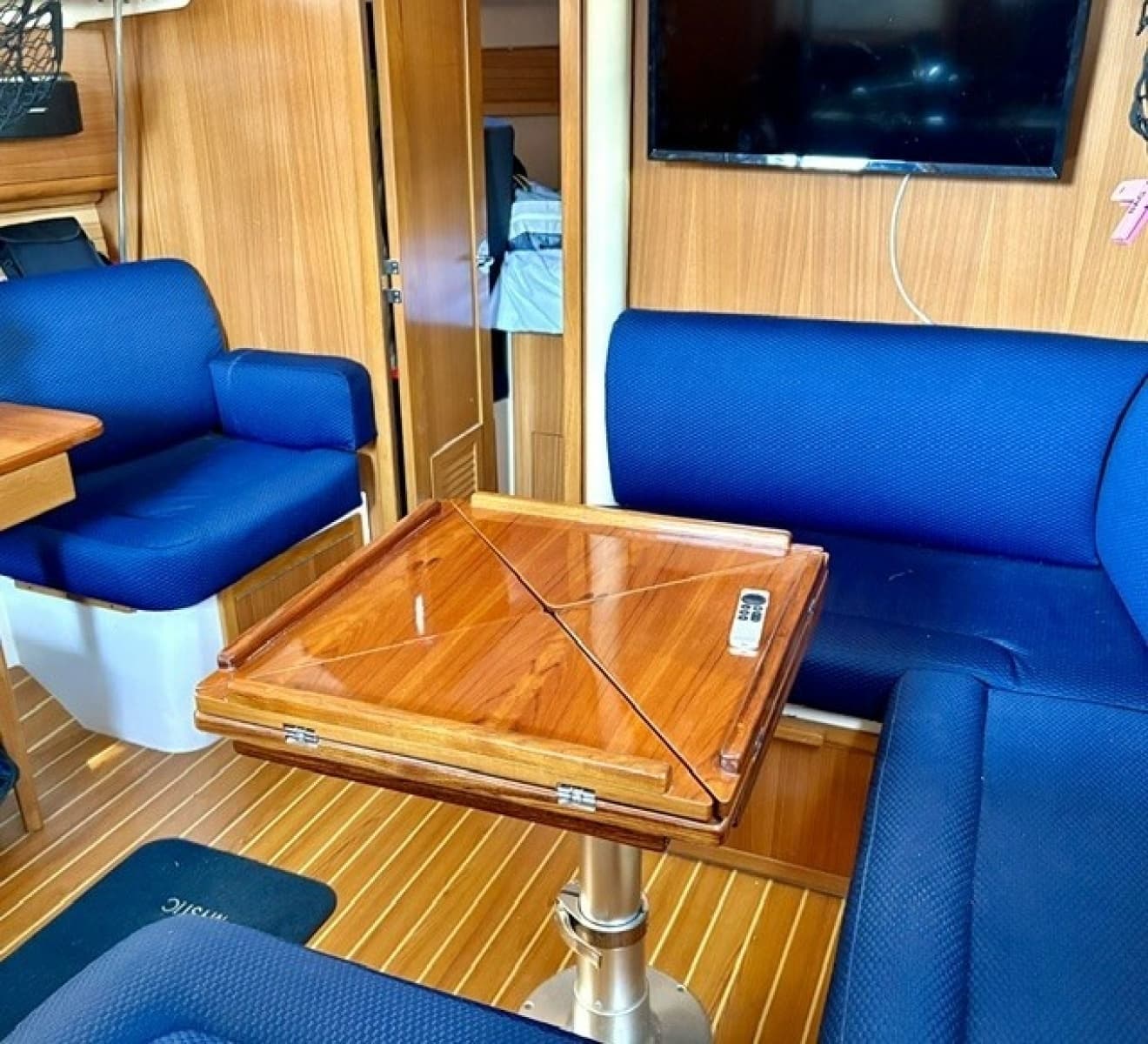 2022 Catalina 355 - Photo 26