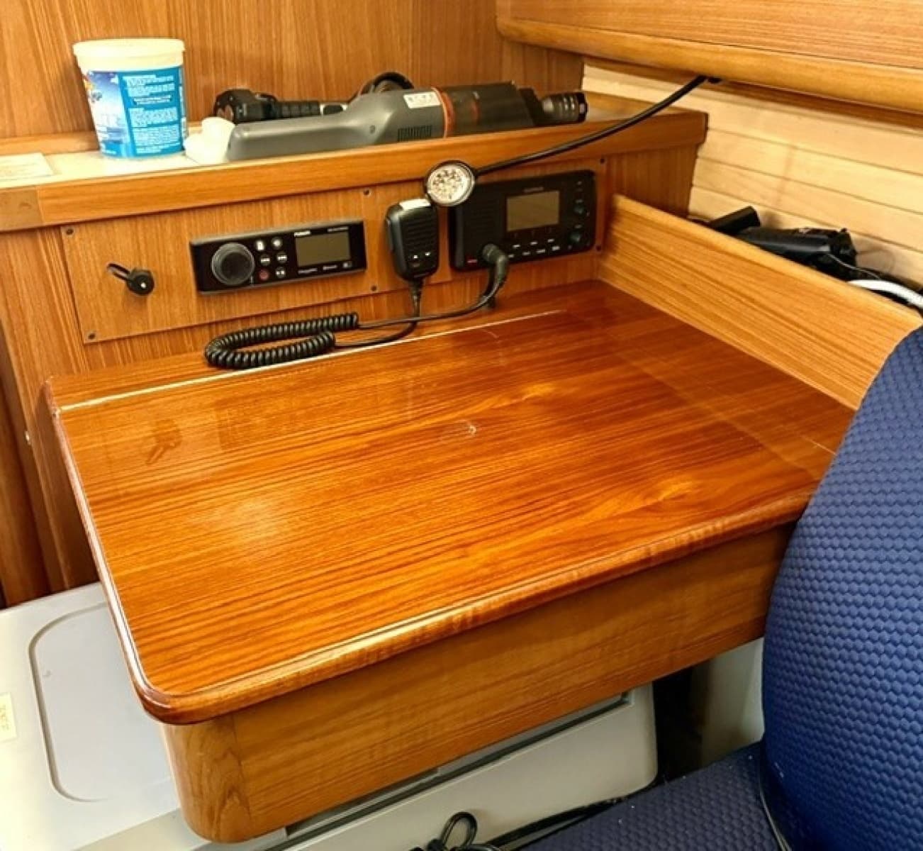2022 Catalina 355 - Photo 25