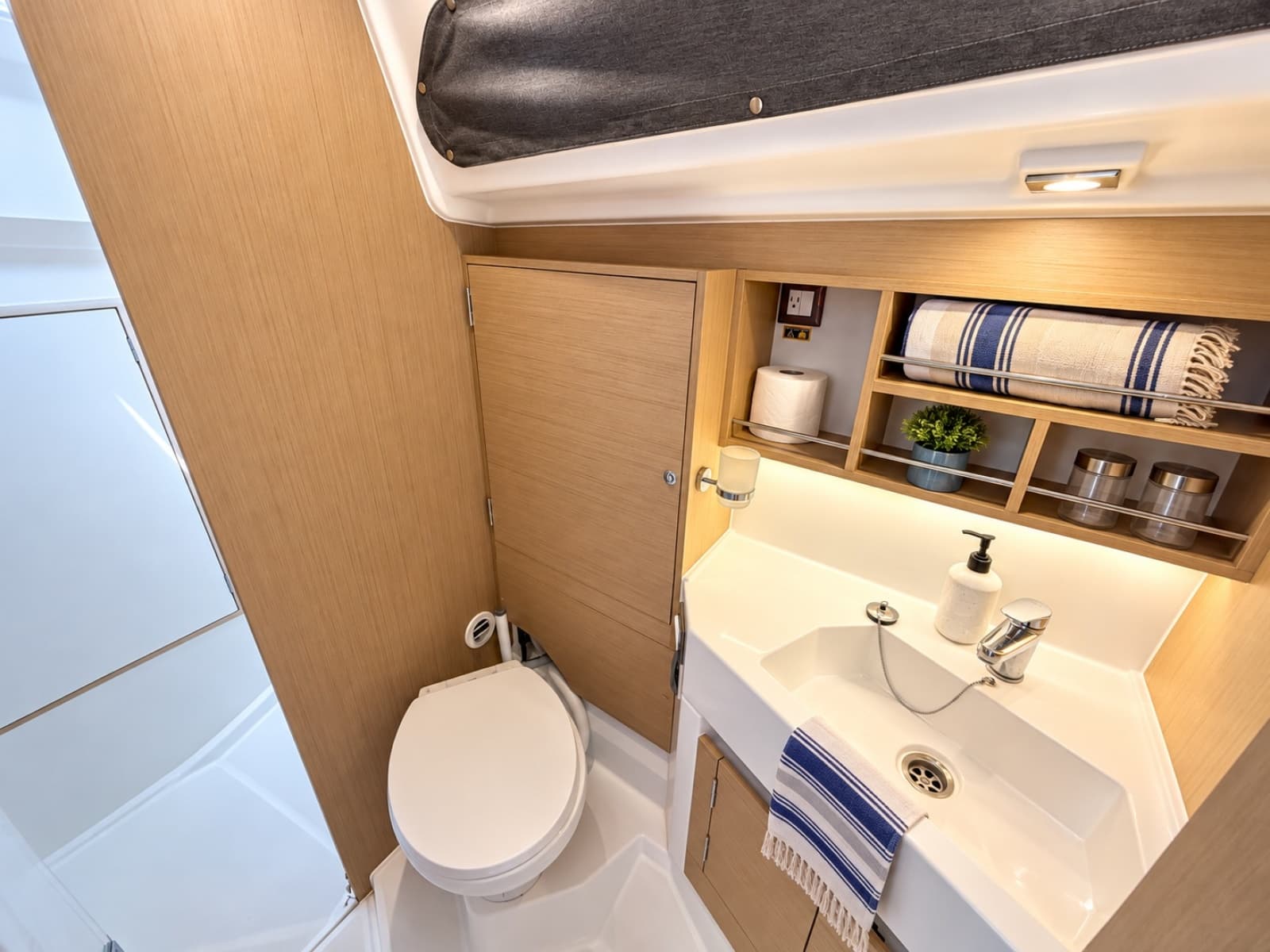 2024 Beneteau 34.1 - Photo 11