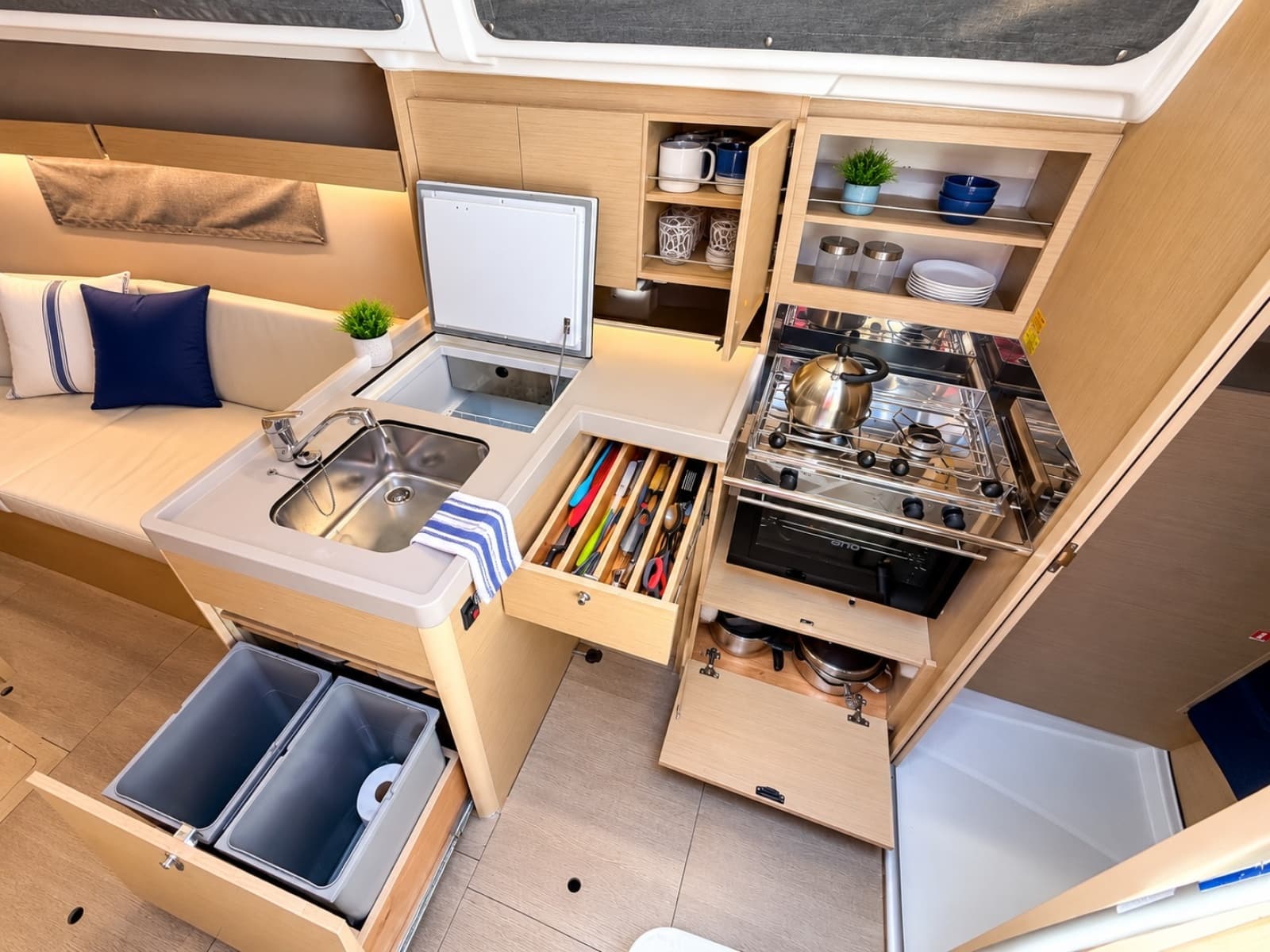 2024 Beneteau 34.1 - Photo 7