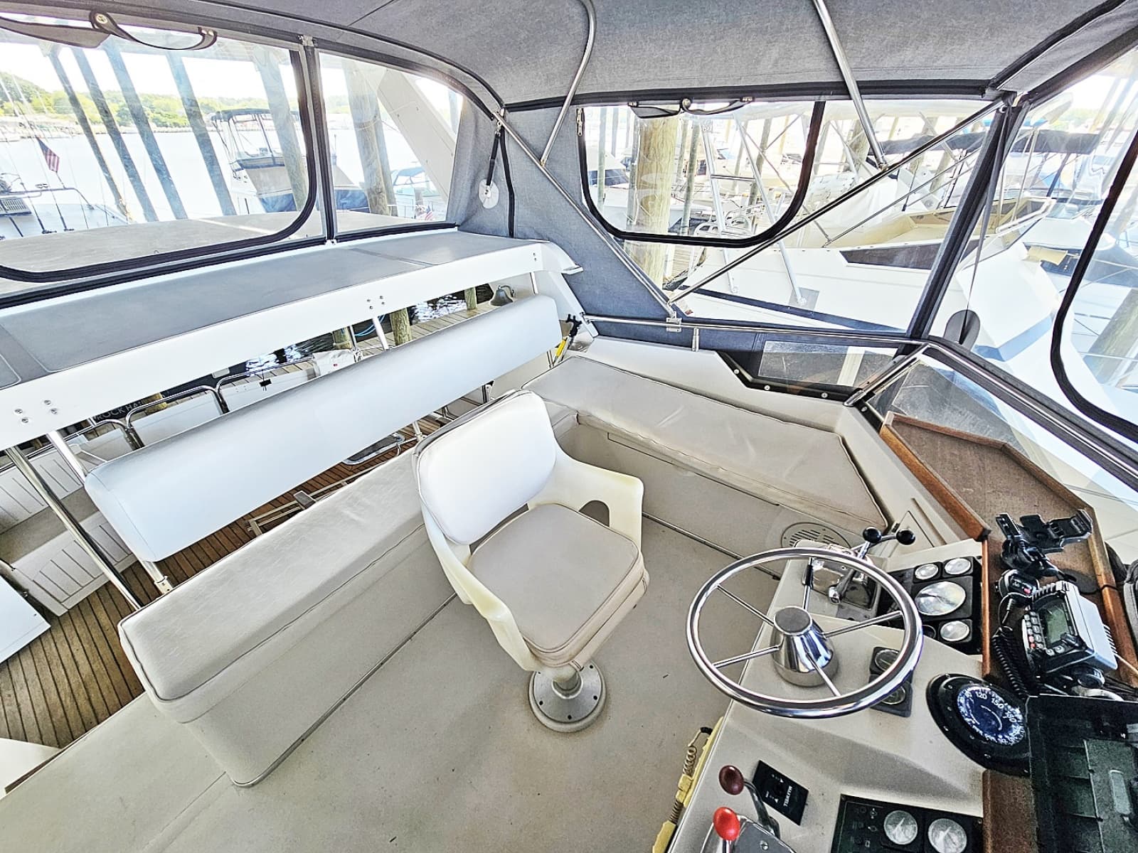 1988 President 37 Aft Cabin - Photo 32