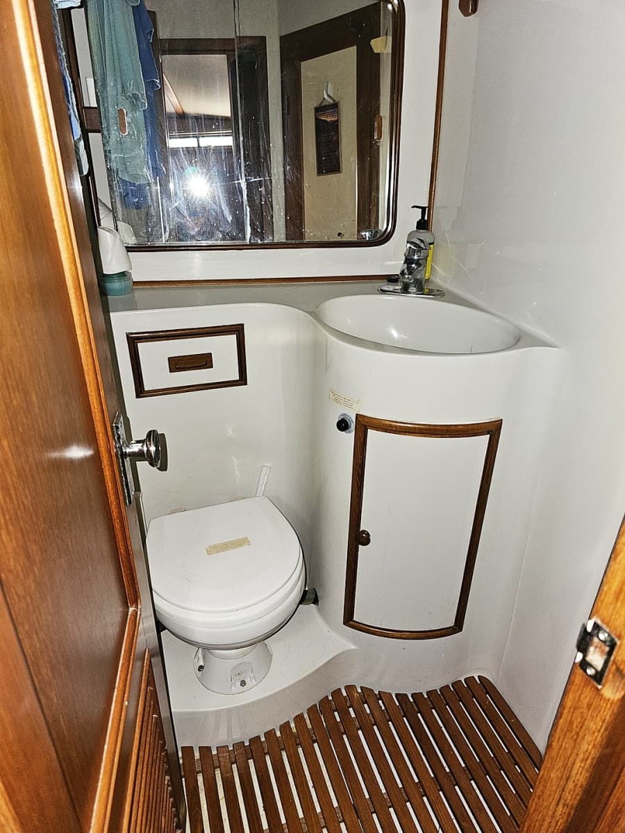 1988 President 37 Aft Cabin - Photo 21