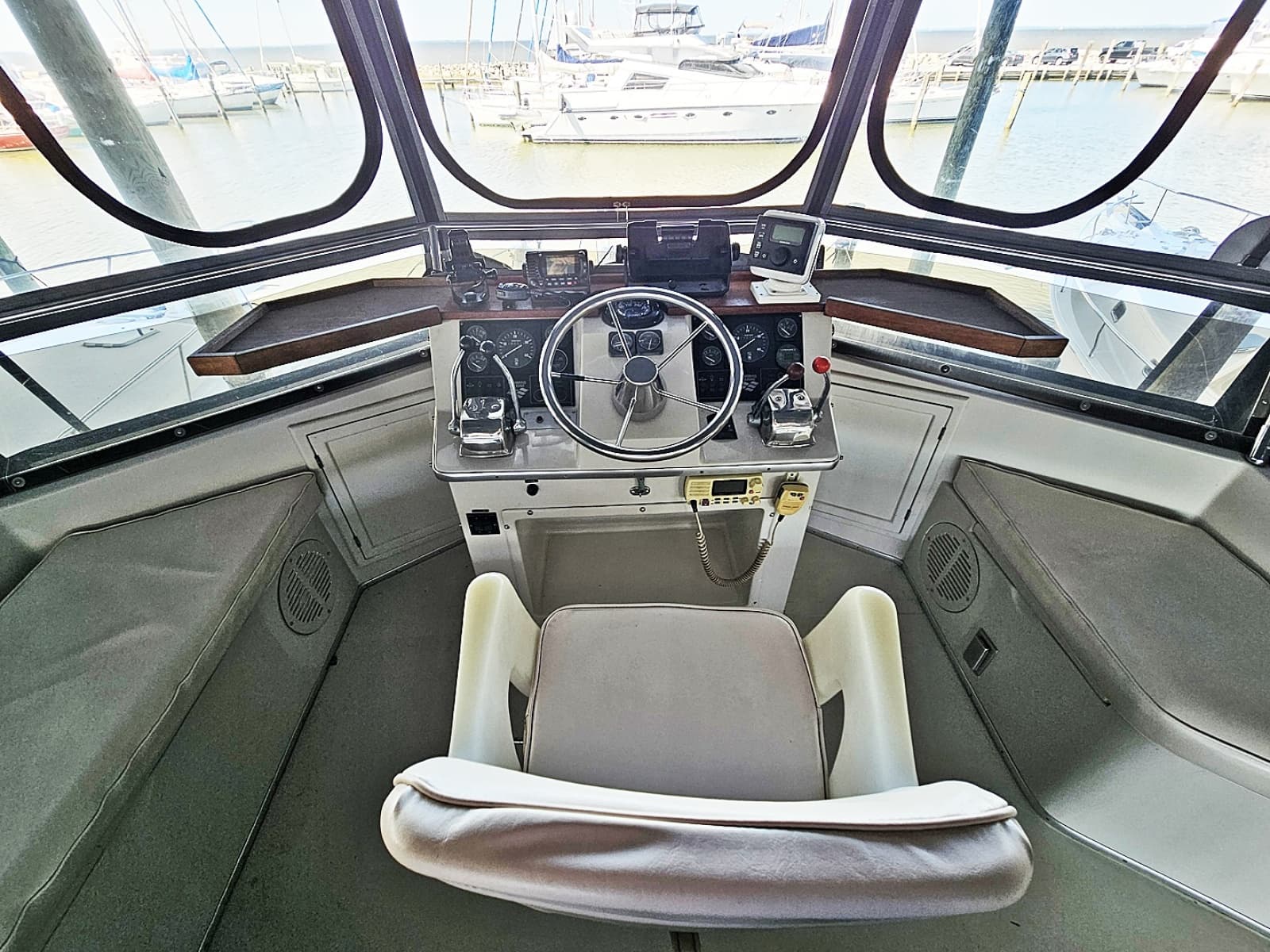 1988 President 37 Aft Cabin - Photo 34