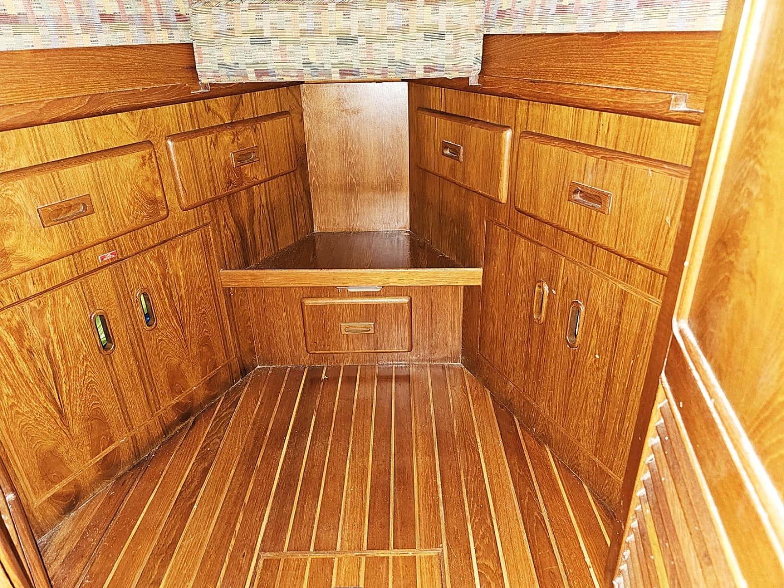 1988 President 37 Aft Cabin - Photo 20
