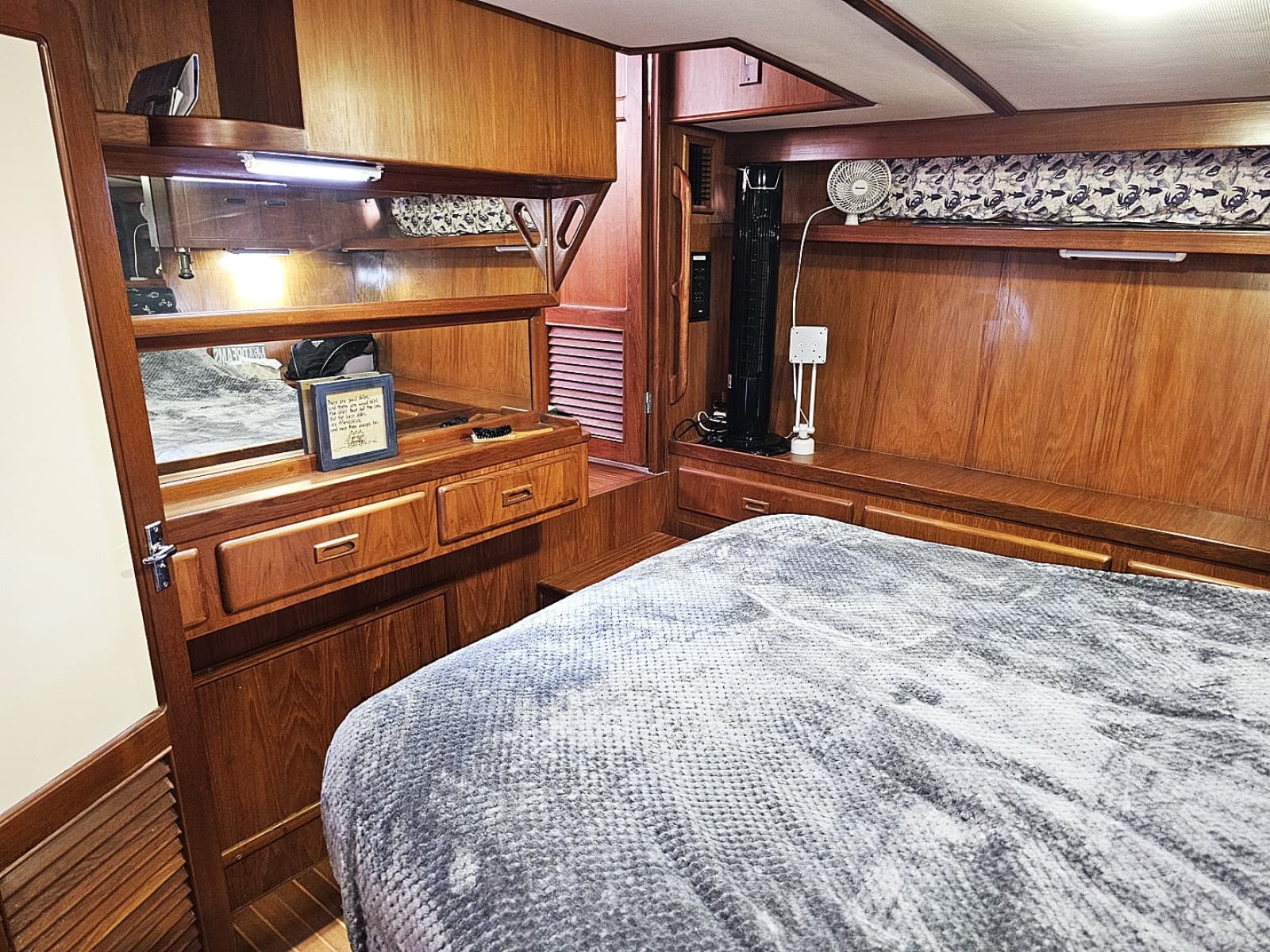 1988 President 37 Aft Cabin - Photo 25