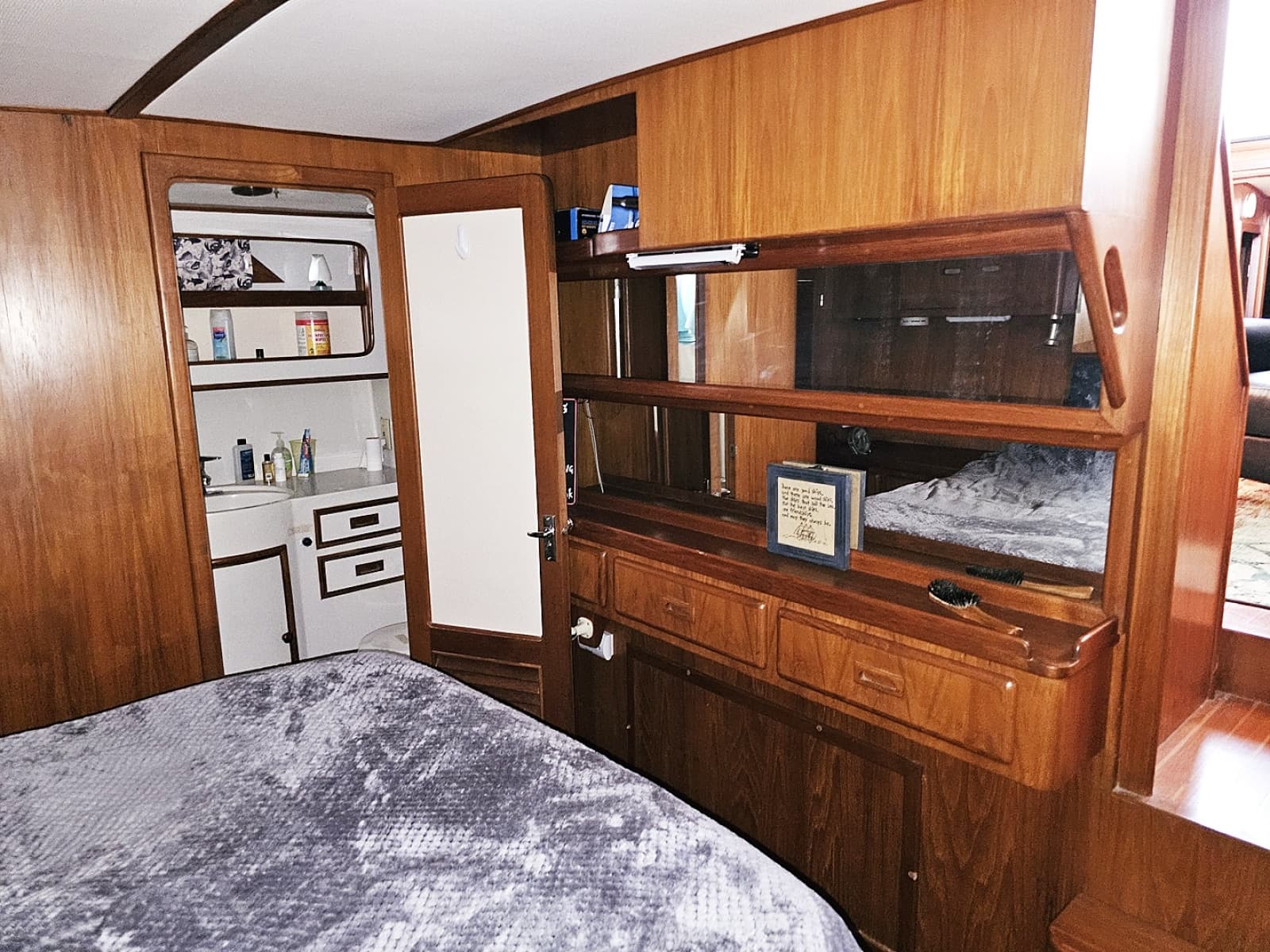 1988 President 37 Aft Cabin - Photo 23