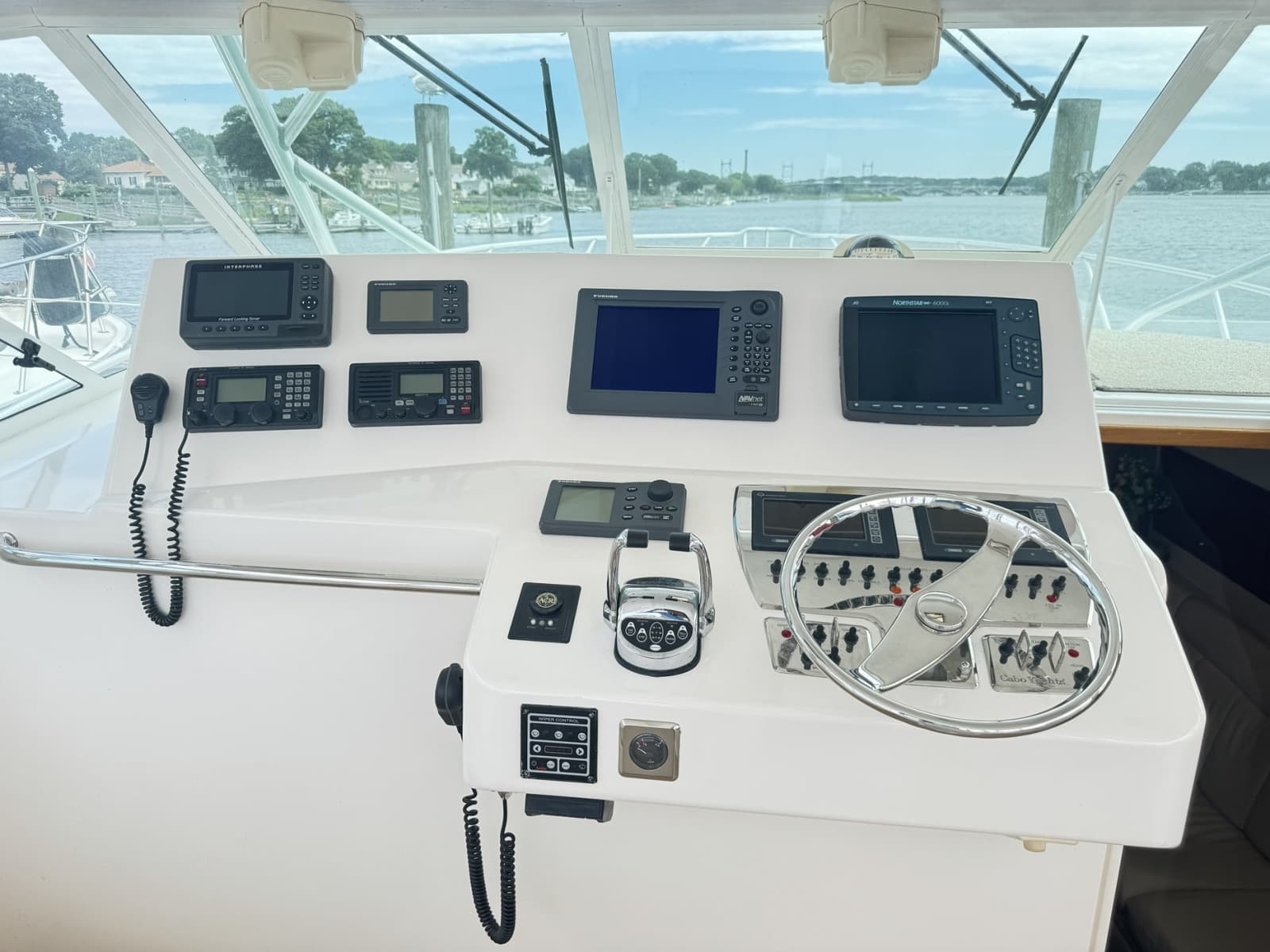 2005 Cabo 40 Express - Photo 20