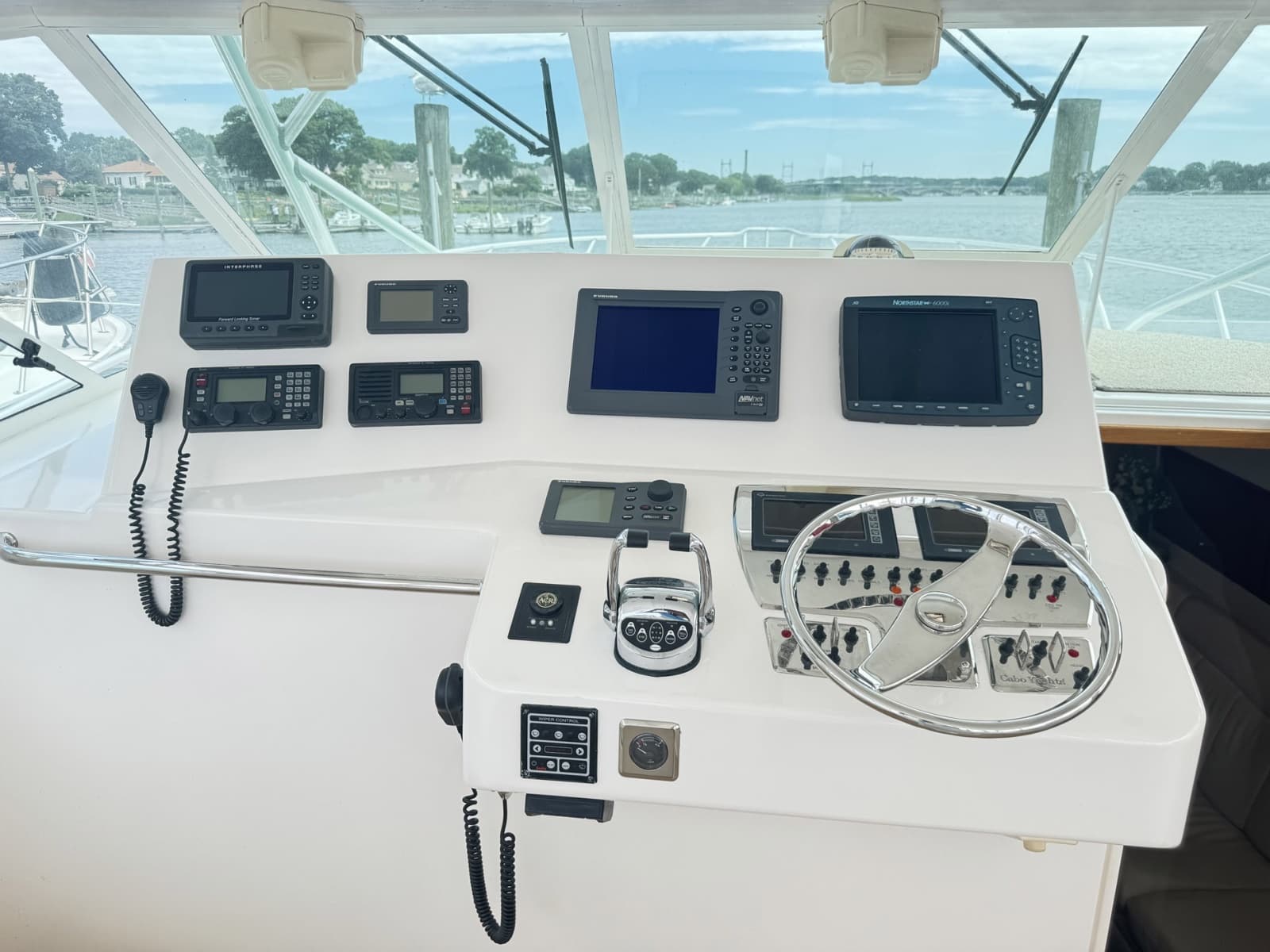 2005 Cabo 40 Express - Photo 11