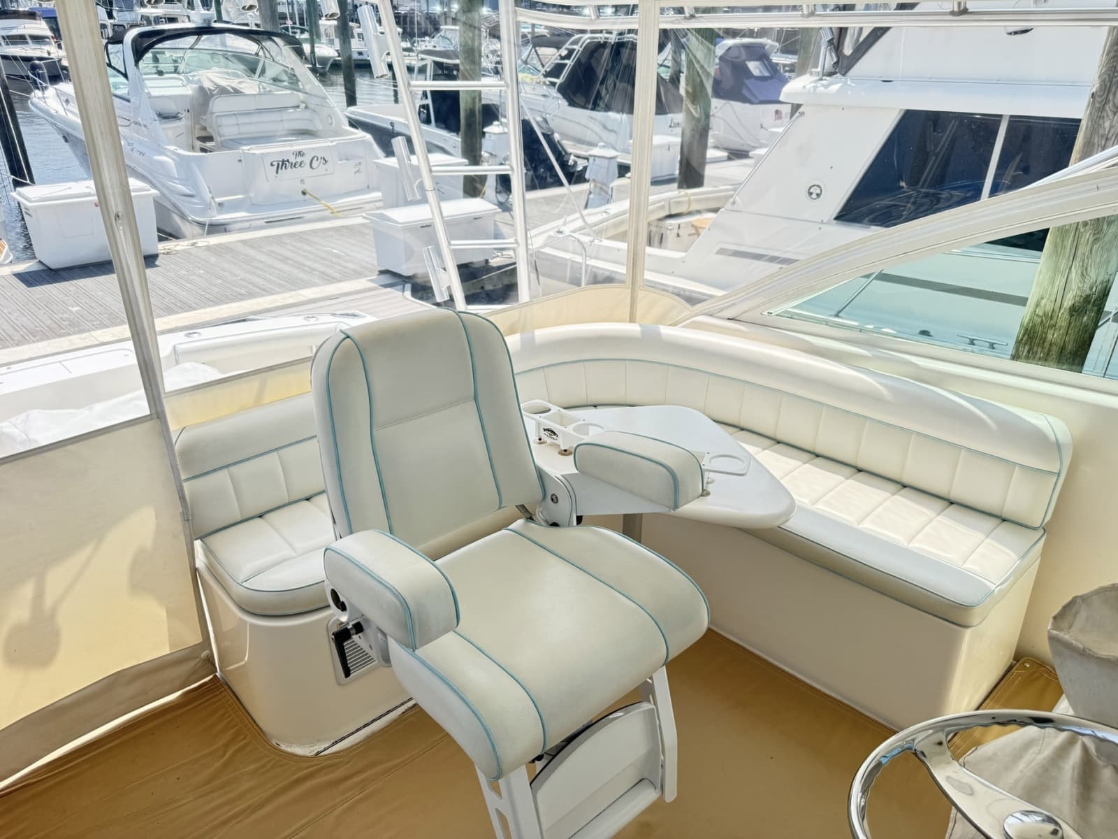2005 Cabo 40 Express - Photo 10