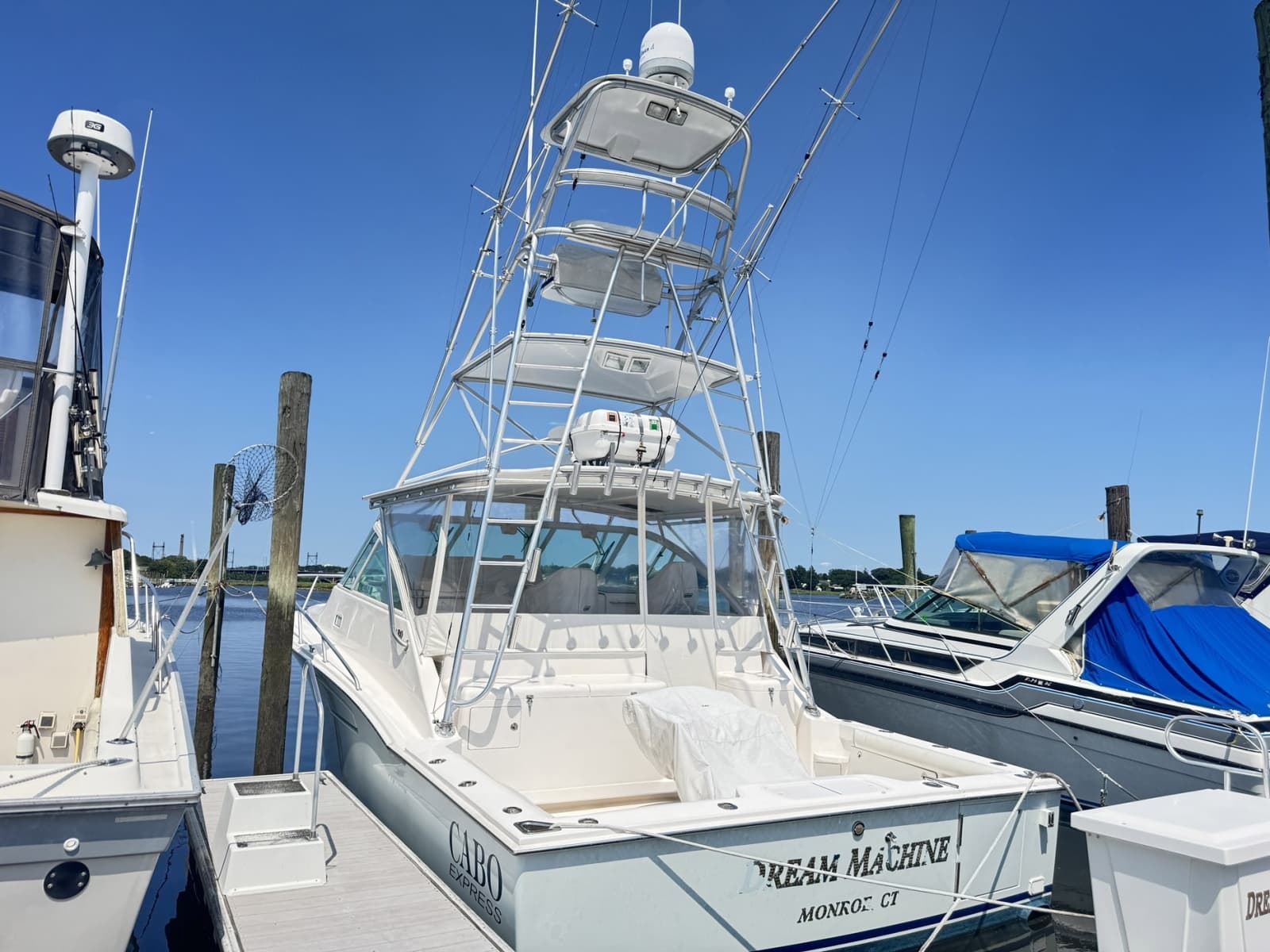 2005 Cabo 40 Express - Photo 3