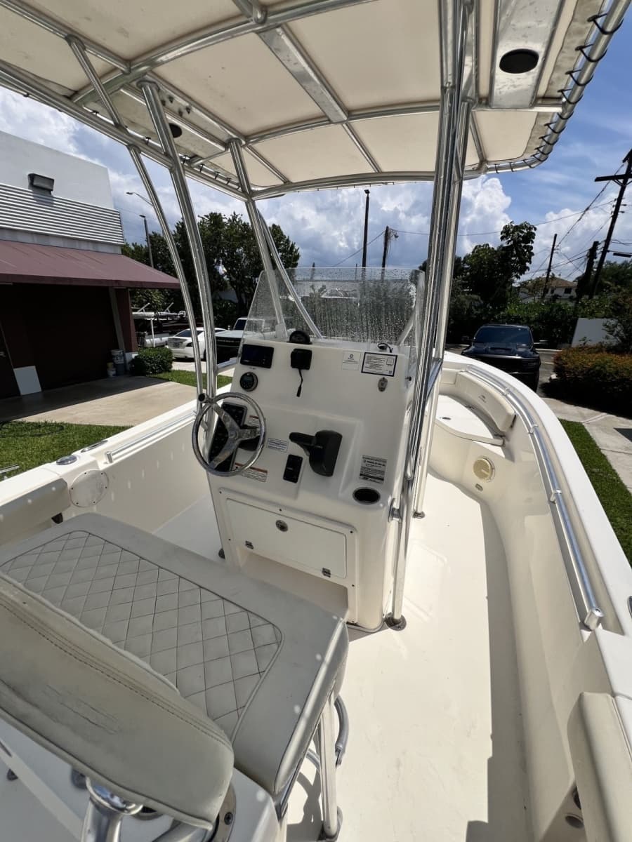 2019 Cobia Sport Fisherman - Photo 12