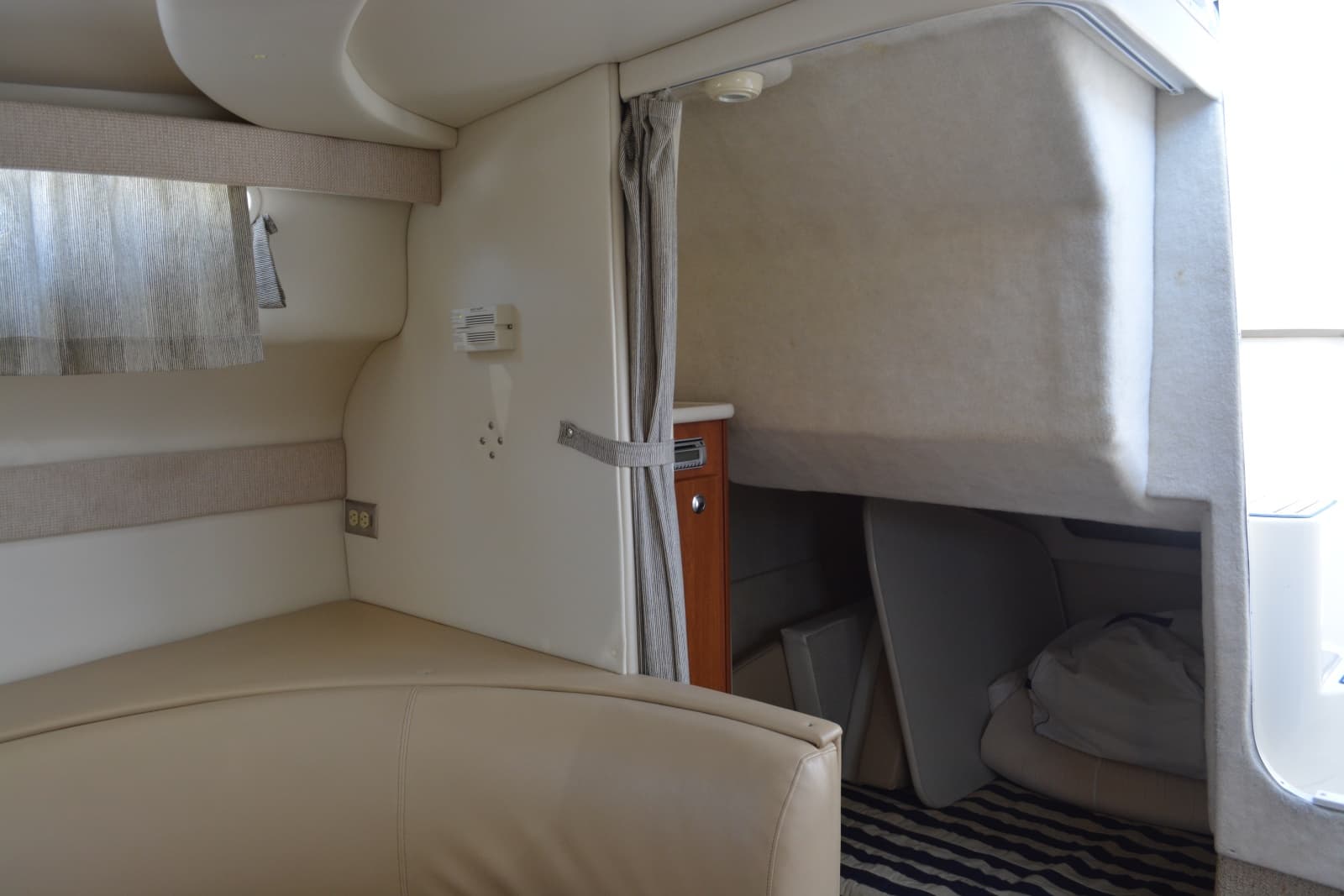 2004 Bayliner 305 - Photo 30