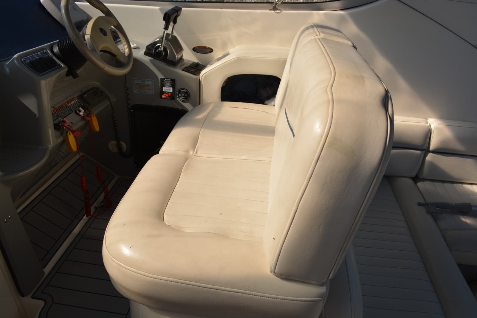 2004 Bayliner 305 - Photo 14