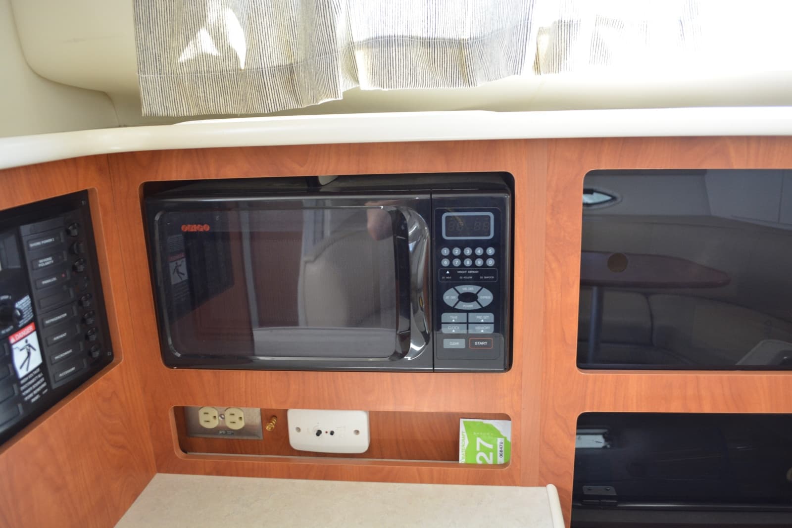 2004 Bayliner 305 - Photo 24