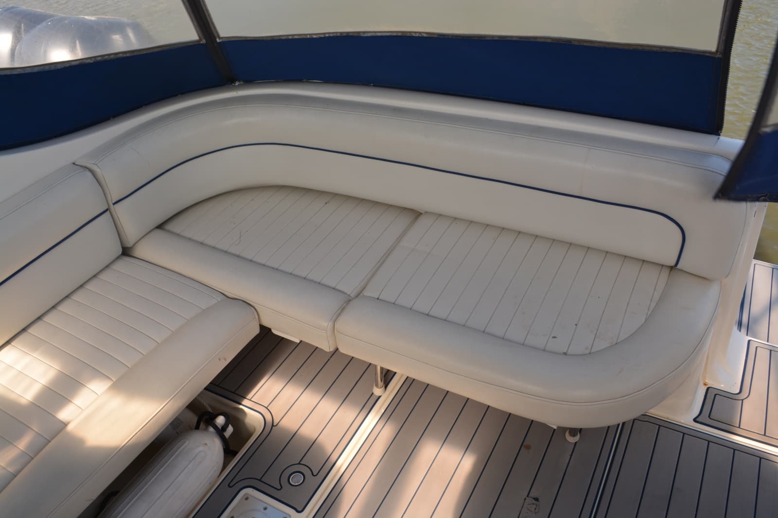 2004 Bayliner 305 - Photo 10