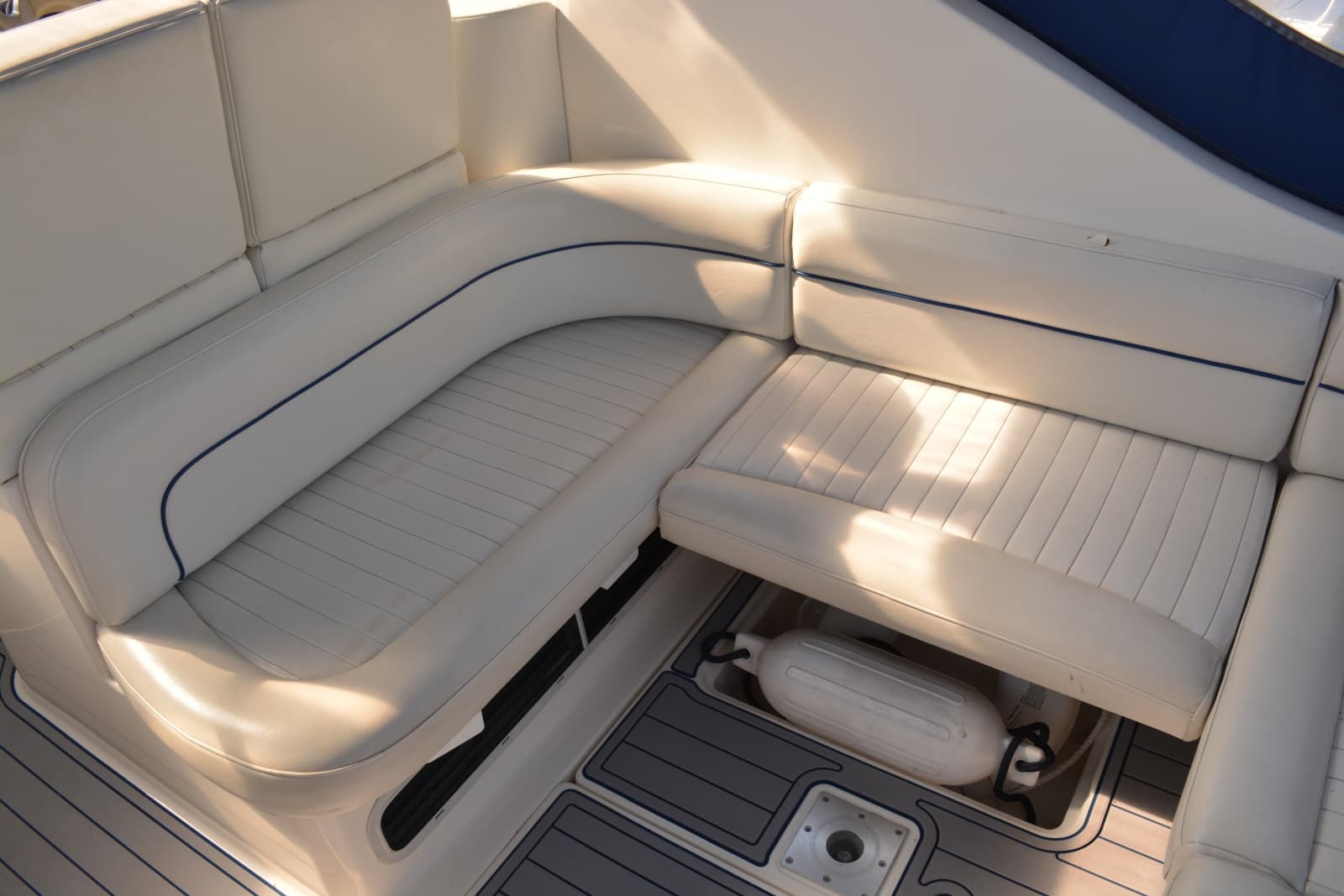 2004 Bayliner 305 - Photo 11