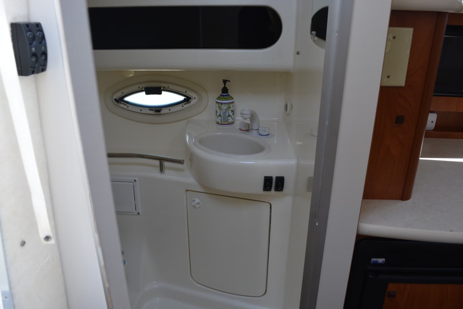 2004 Bayliner 305 - Photo 28