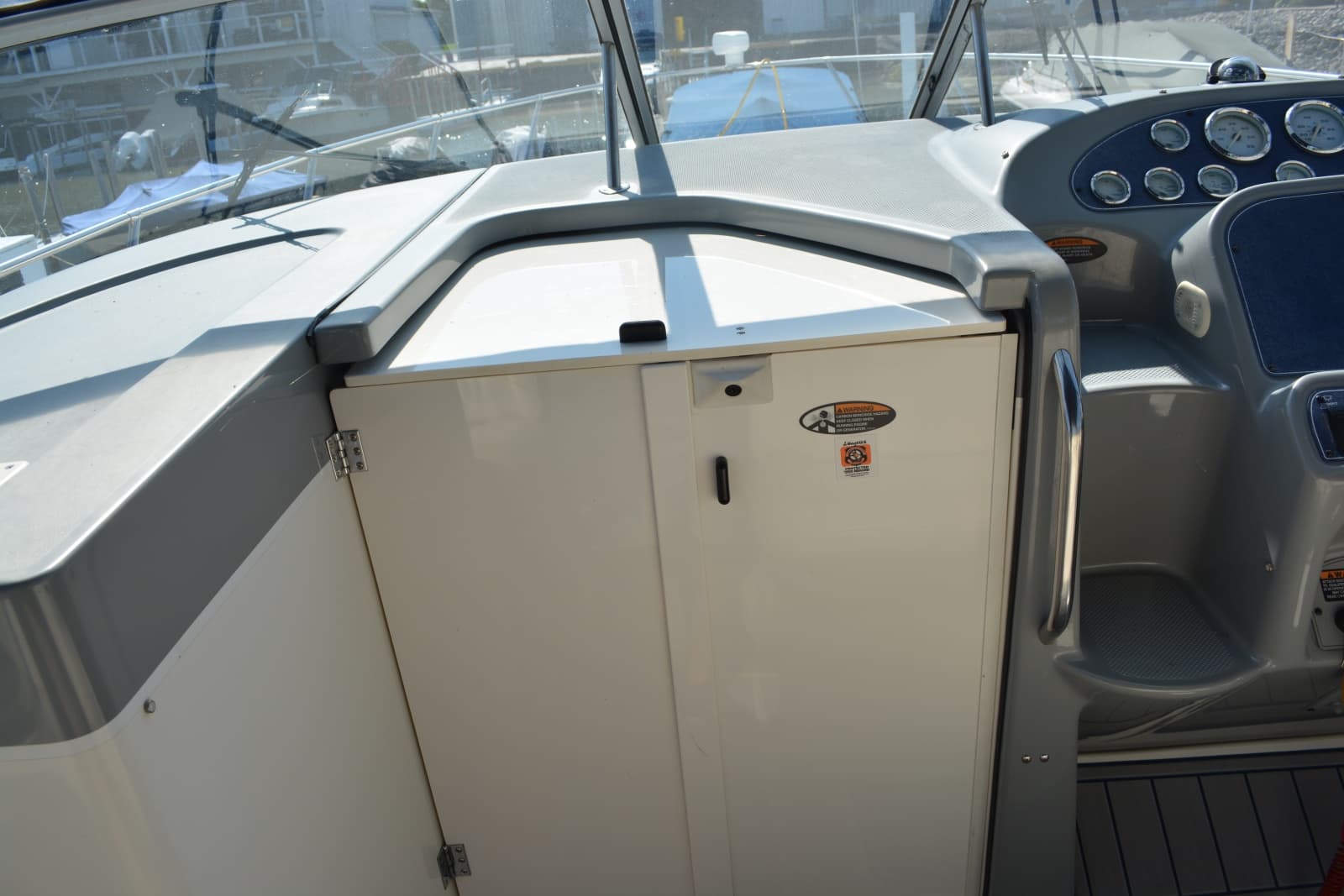 2004 Bayliner 305 - Photo 18