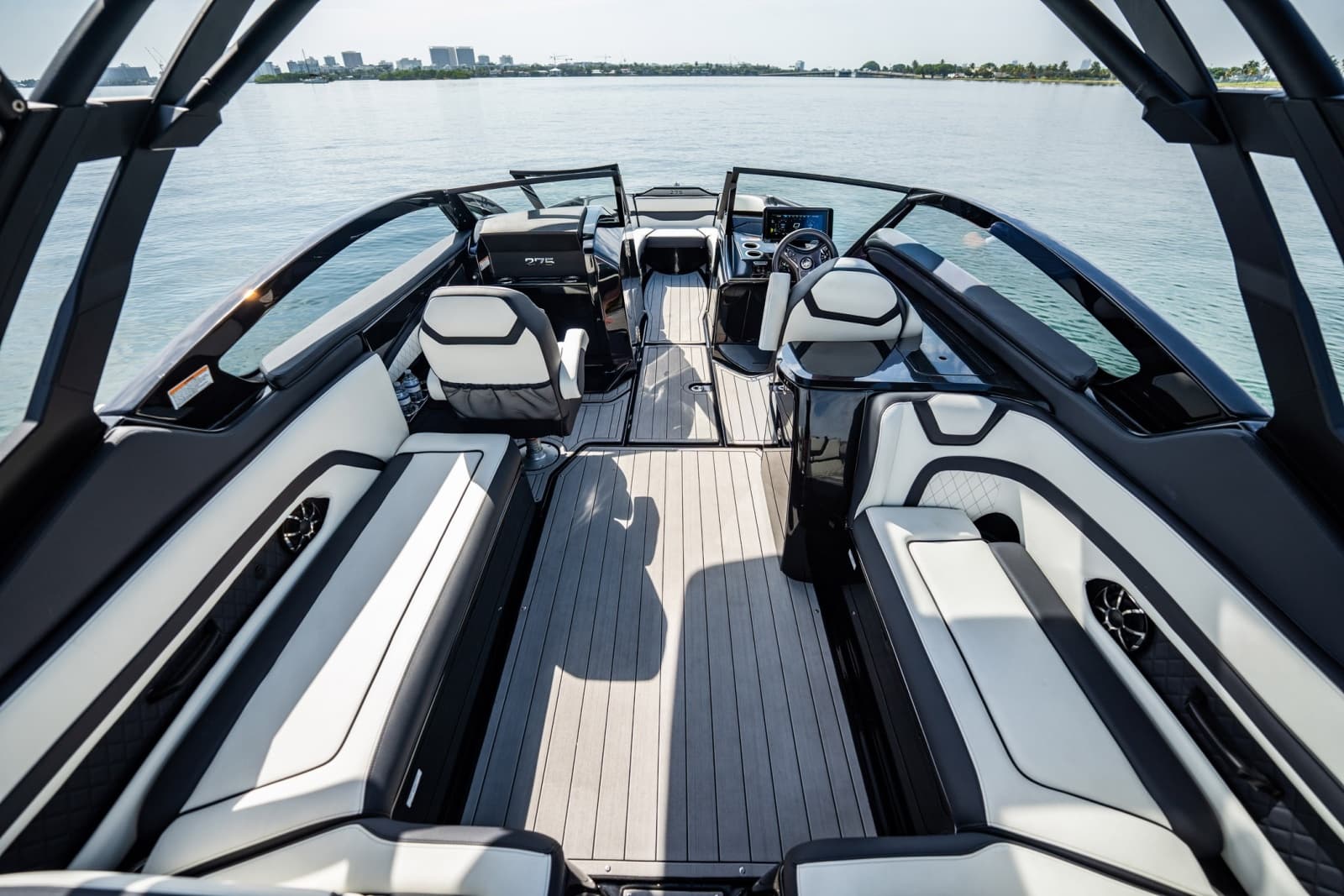 2025 Yamaha Boats 275SD - Photo 8