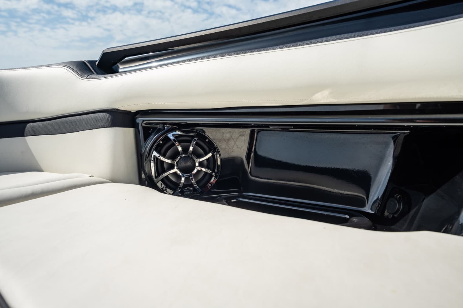 2025 Yamaha Boats 275SD - Photo 27