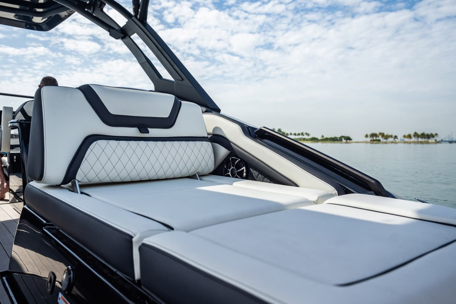 2025 Yamaha Boats 275SD - Photo 10