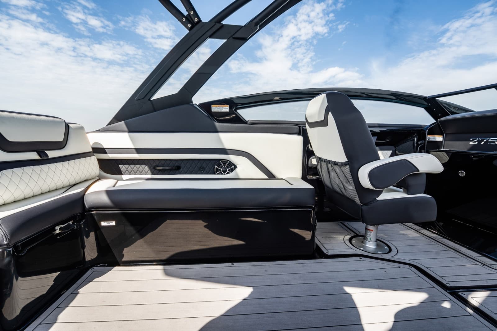 2025 Yamaha Boats 275SD - Photo 22