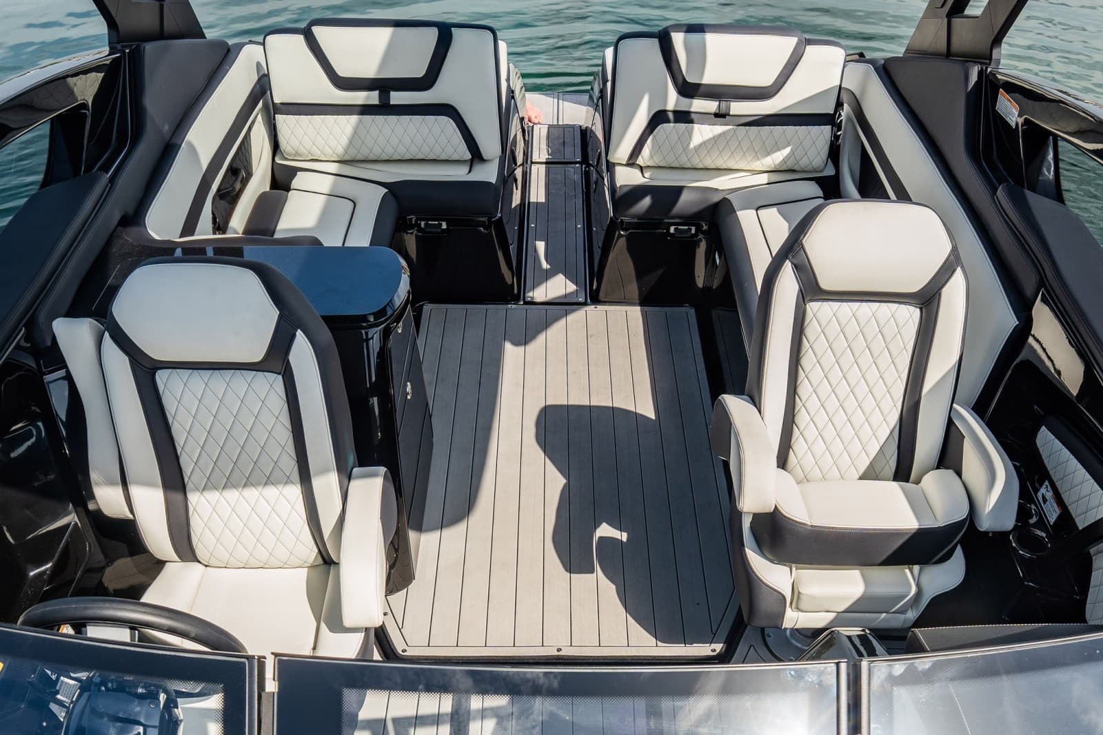 2025 Yamaha Boats 275SD - Photo 23