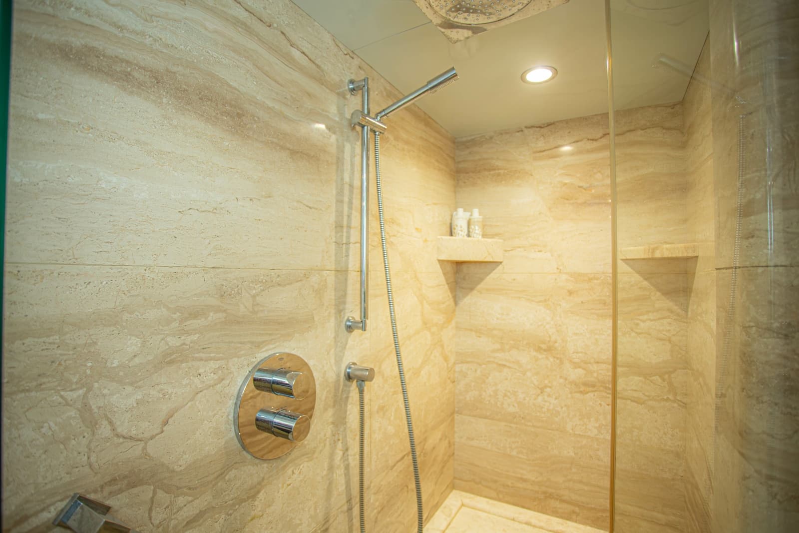 2014 Fifth Ocean Yachts Displacement Explorer - Photo 28