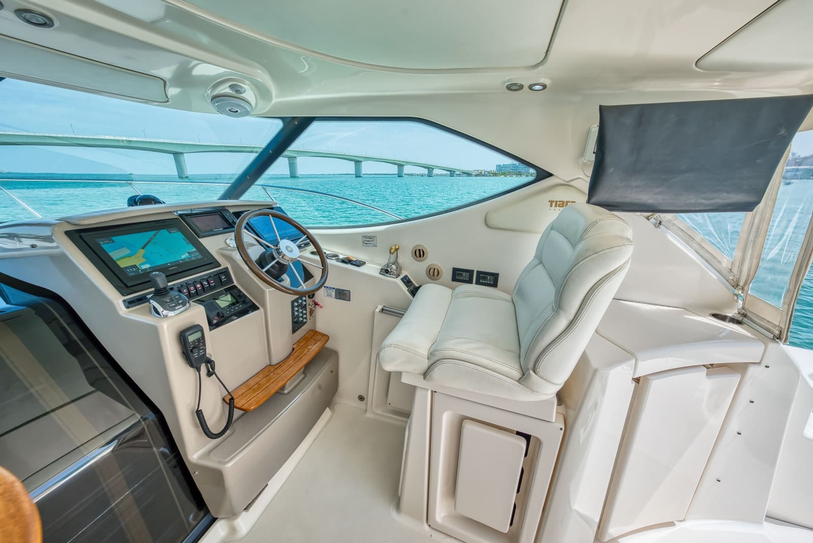 2011 Tiara Yachts 3500 Sivran LE - Photo 55