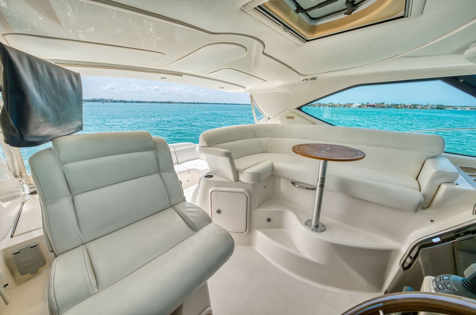 2011 Tiara Yachts 3500 Sivran LE - Photo 58