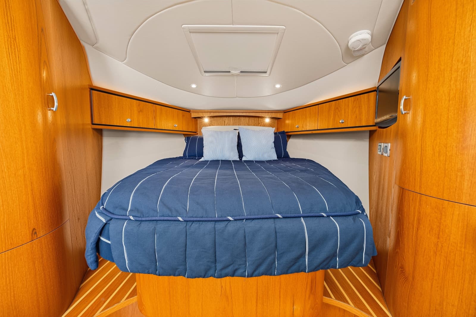 2011 Tiara Yachts 3500 Sivran LE - Photo 74