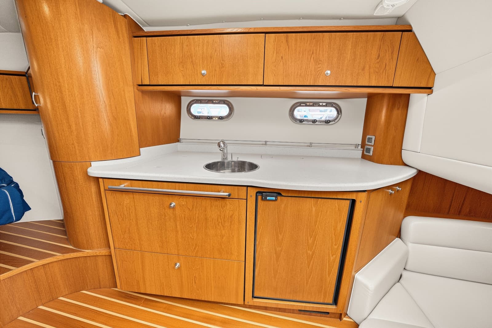 2011 Tiara Yachts 3500 Sivran LE - Photo 73