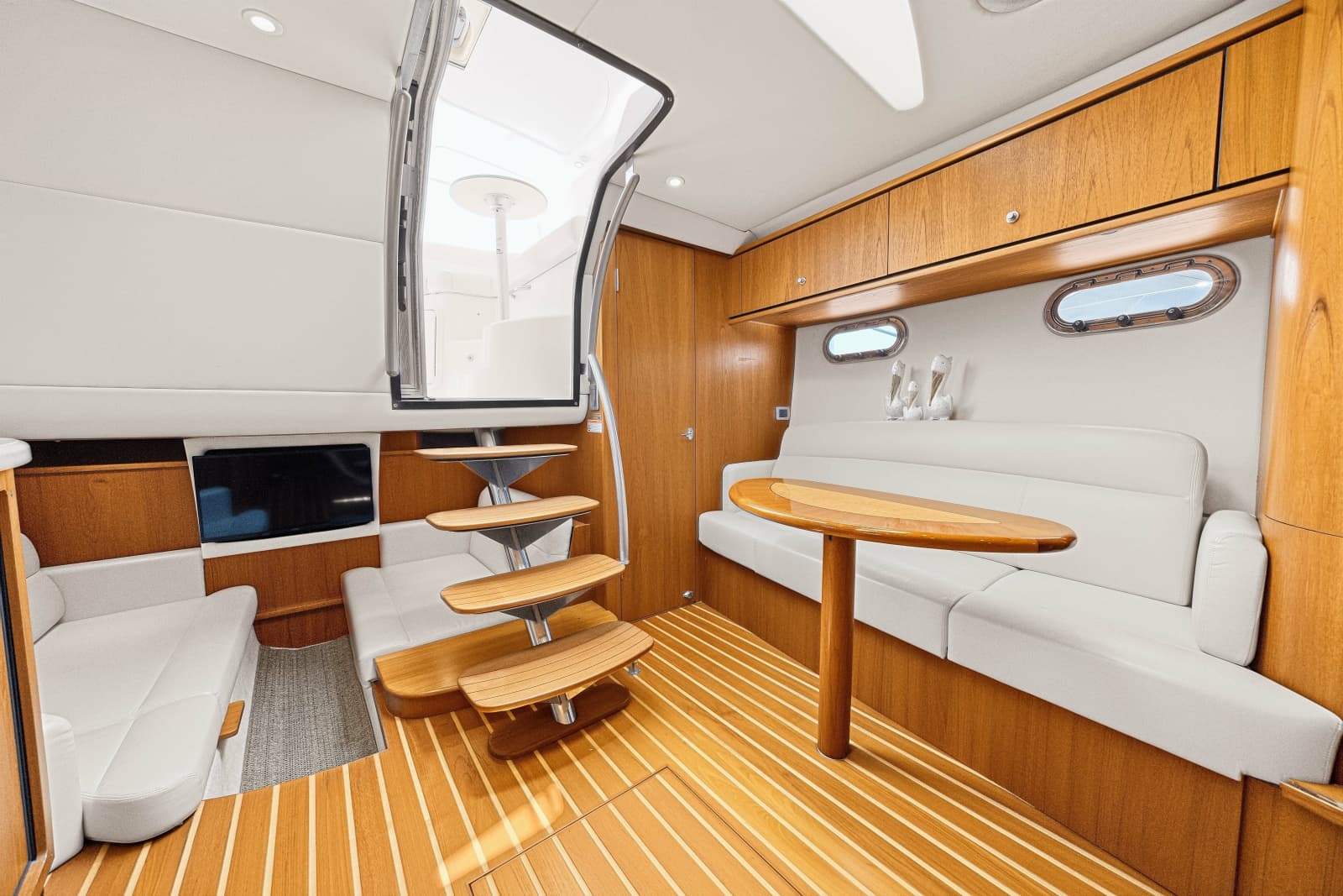 2011 Tiara Yachts 3500 Sivran LE - Photo 71