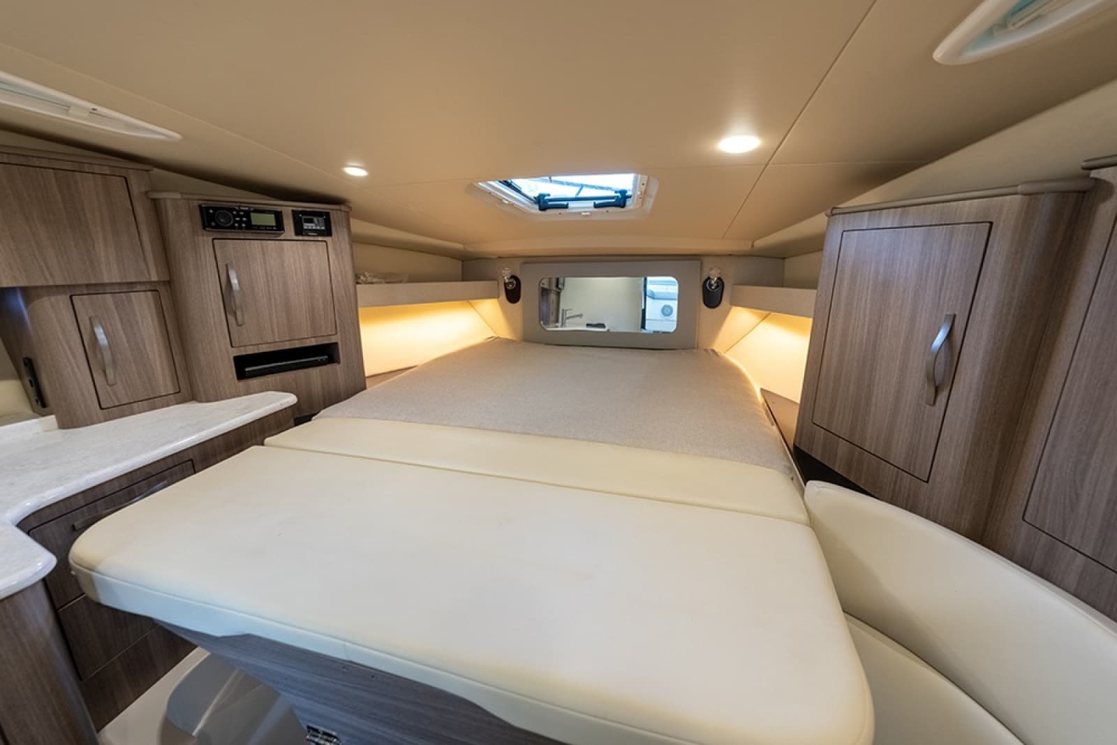 2019 Regal 35 Sport Coupe - Photo 10