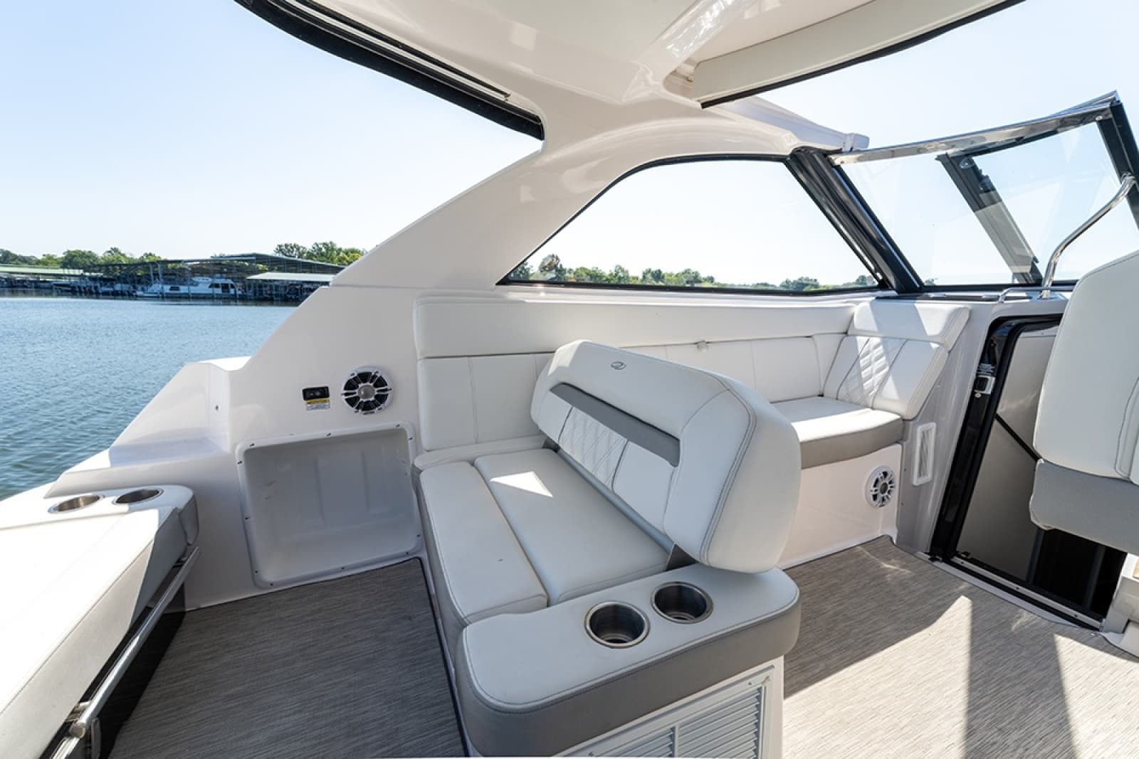 2019 Regal 35 Sport Coupe - Photo 8