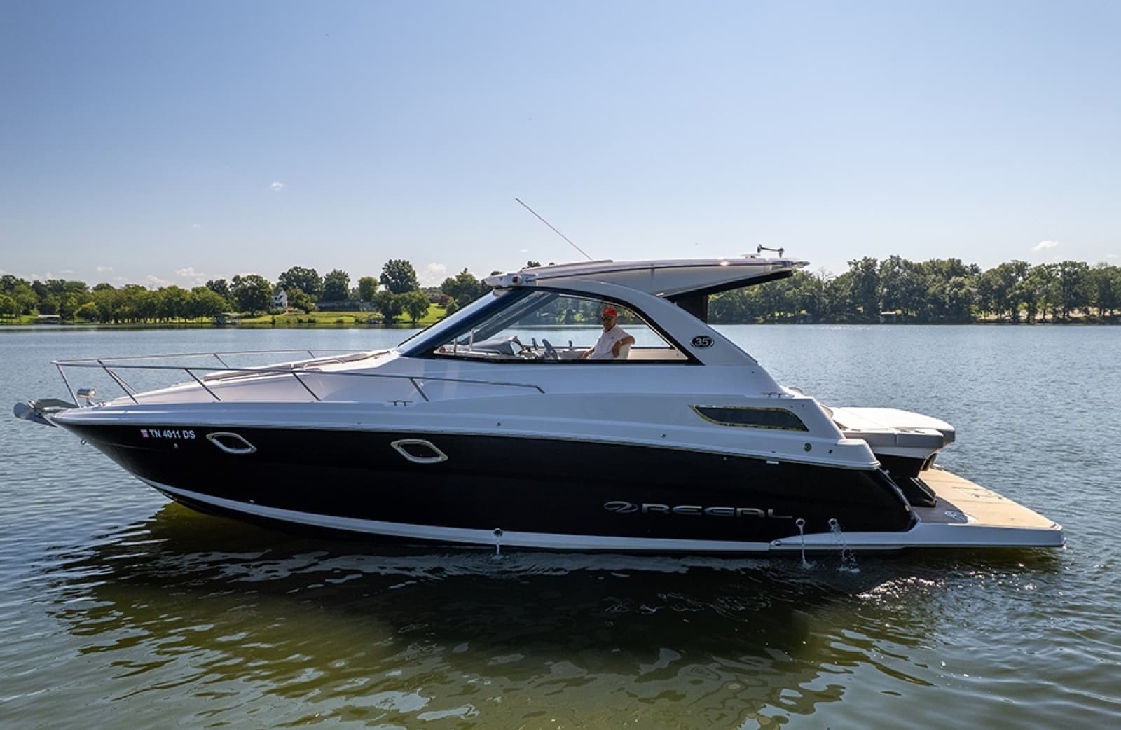 2019 Regal 35 Sport Coupe - Photo 11