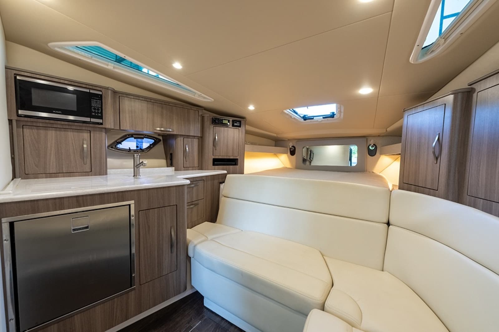2019 Regal 35 Sport Coupe - Photo 9