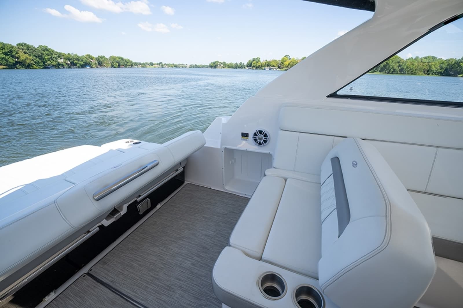 2019 Regal 35 Sport Coupe - Photo 17