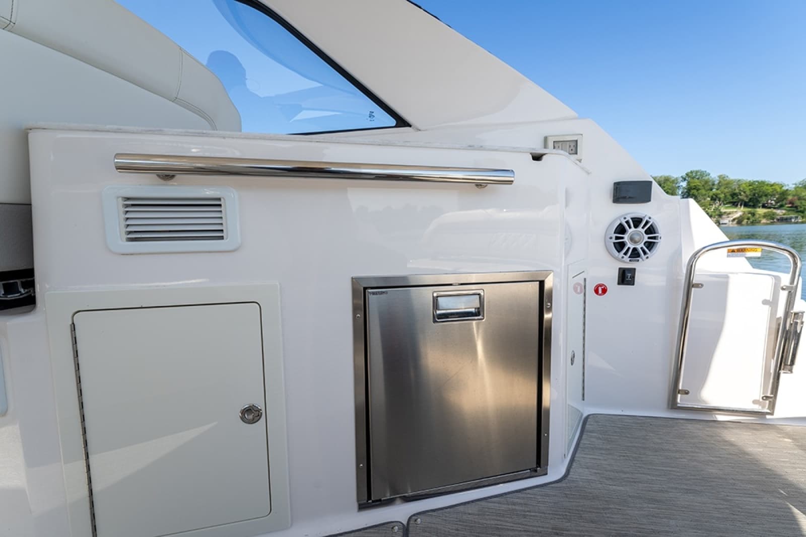 2019 Regal 35 Sport Coupe - Photo 21