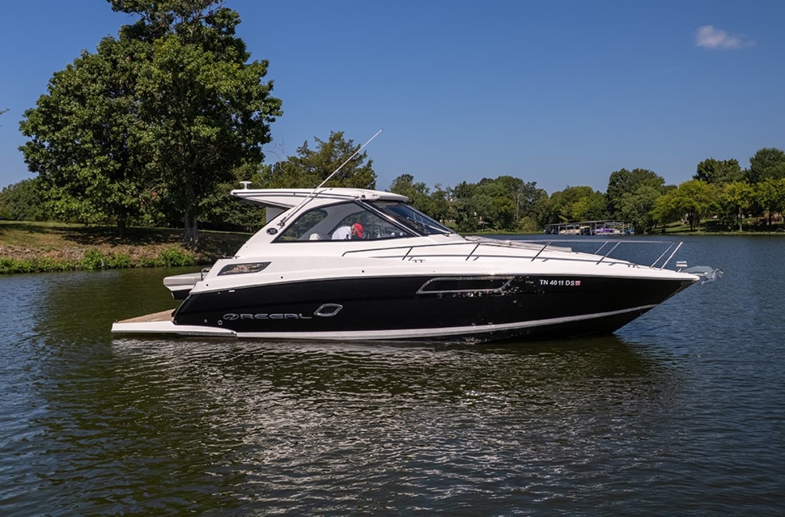 2019 Regal 35 Sport Coupe - Photo 2