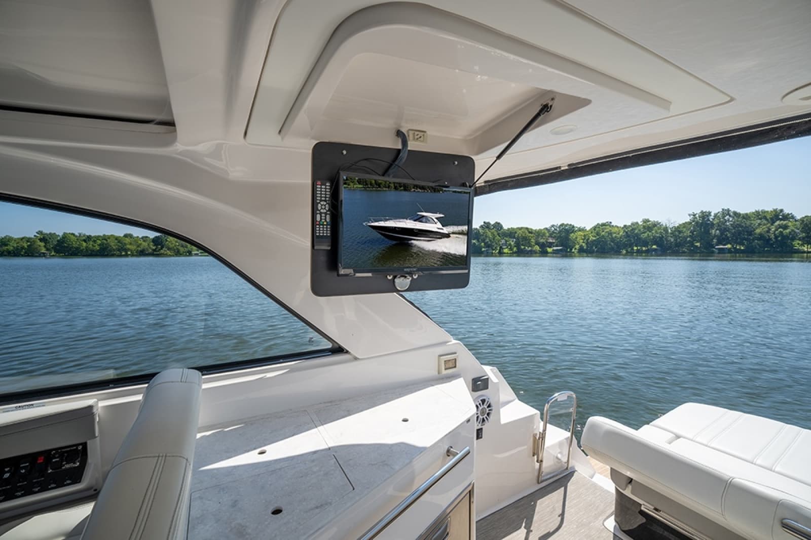 2019 Regal 35 Sport Coupe - Photo 19