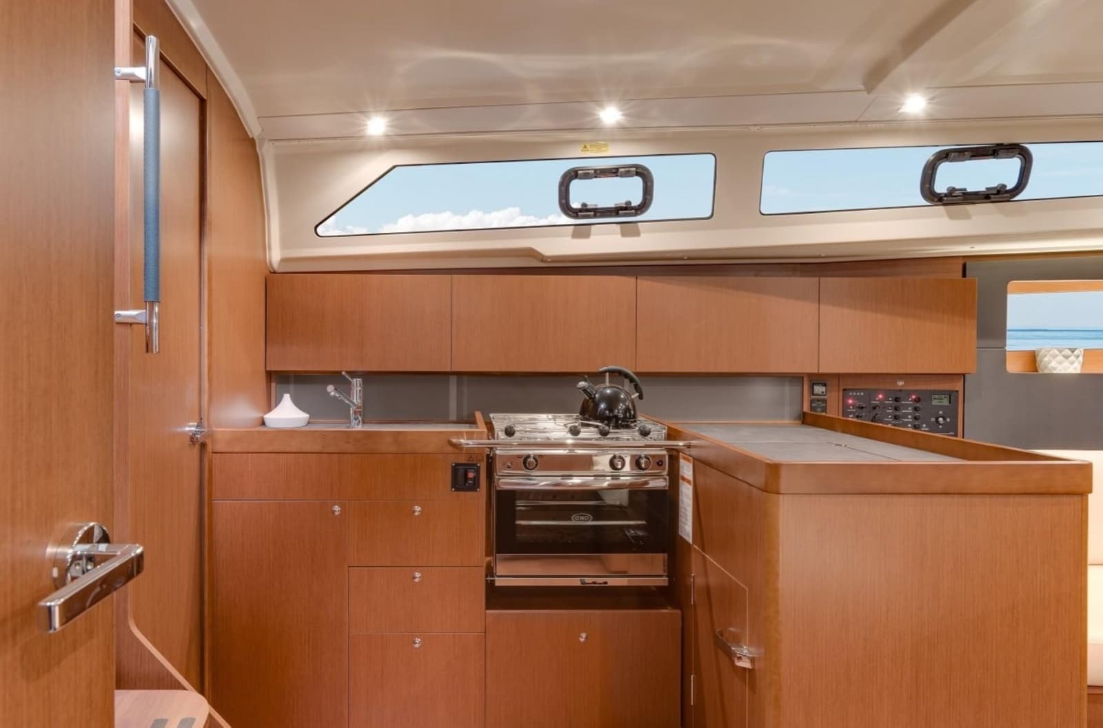 2020 Beneteau Oceanis 41.1 - Photo 6