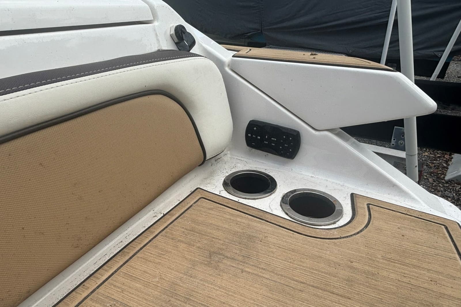 2021 Yamaha Boats 275SE - Photo 11