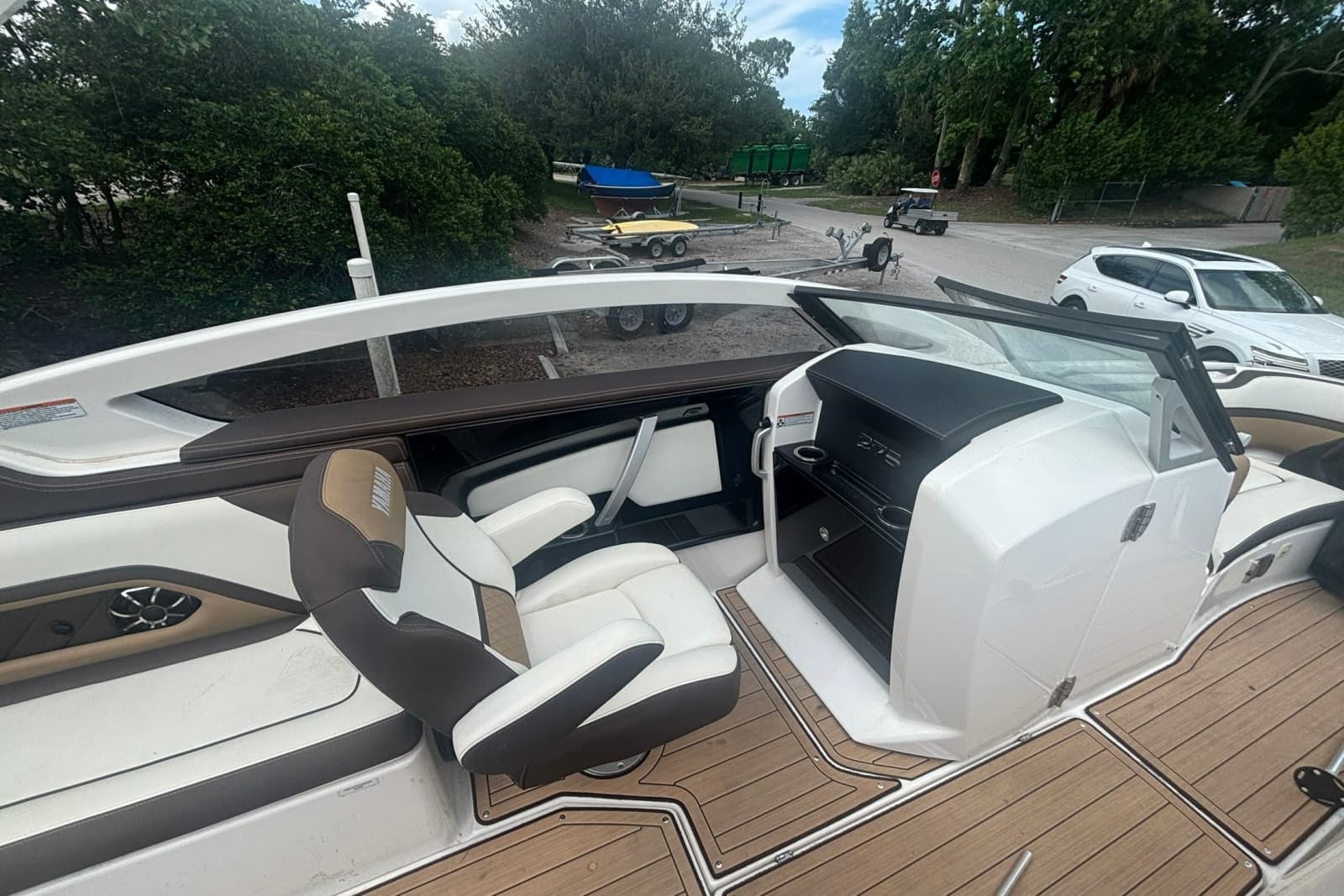 2021 Yamaha Boats 275SE - Photo 6