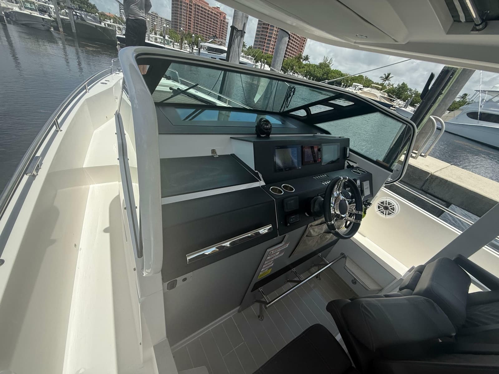 2017 Axopar 37 Sun-Top - Photo 23