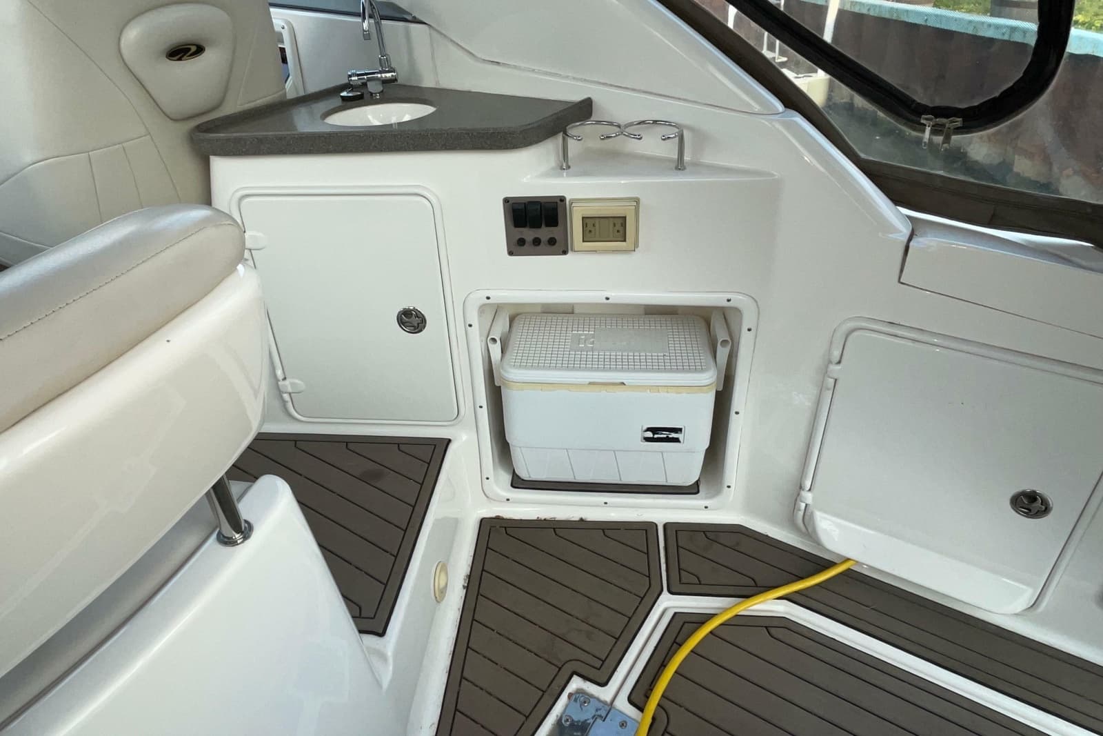 2008 Regal 3060 Window Express - Photo 11