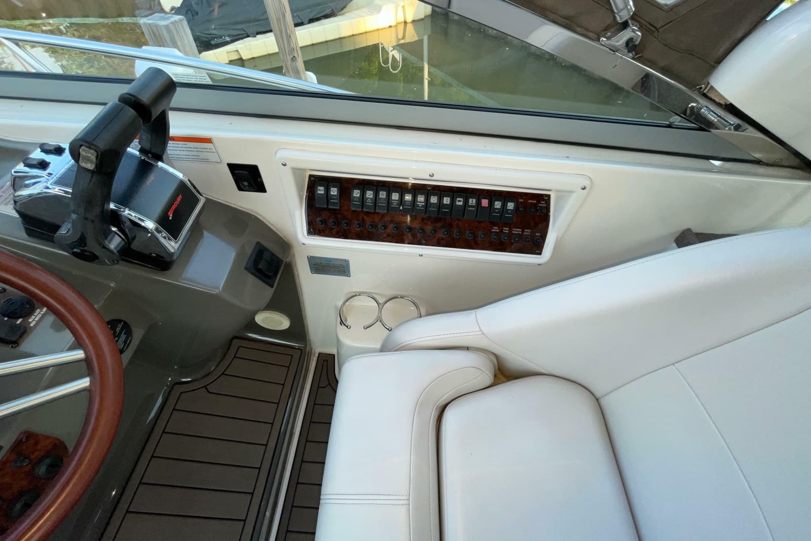 2008 Regal 3060 Window Express - Photo 18
