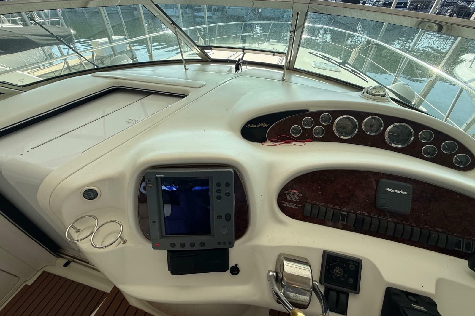 1999 Sea Ray 380 Sundancer - Photo 8